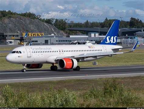 SE ROD SAS Scandinavian Airlines Airbus A320 251N Photo By Richard Toft