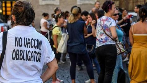 Covid i no vax non sono più del 3 E la metà degli italiani è