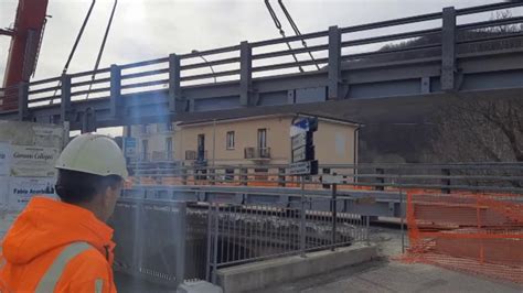 Bagnaria La Posa Del Ponte Provvisorio A Ponte Crenna La Provincia