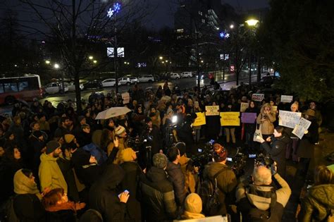 Protesti u Beogradu nakon smrti bebe na porodu uhapšen ljekar