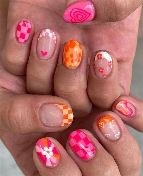 Pin By Madi Quirós On Nail Designs💅 Retro Nails Simple Gel Nails