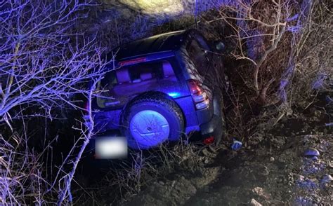 Accident cu 3 victime după ce o mașină a plonjat într un șanț de 2