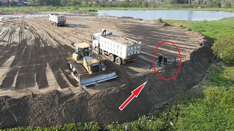 Best Amazing Action Driver Bulldozer Shantui Showing Skill Pushing Sand