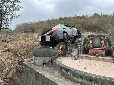 汽車疑高速過彎失控衝入墓園 駕駛輕傷 中華日報中華新聞雲