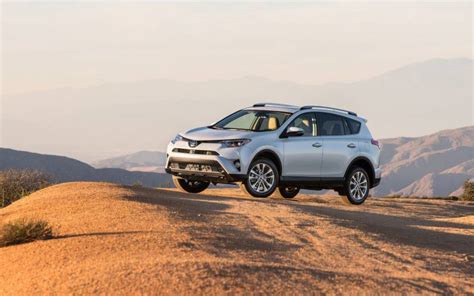 Comparison Toyota Rav4 Hybrid Limited 2016 Vs Toyota Rav4 Se 2017