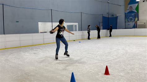 Aprendendo Saltos E Manobras Patins Aula De Patina O No Gelo