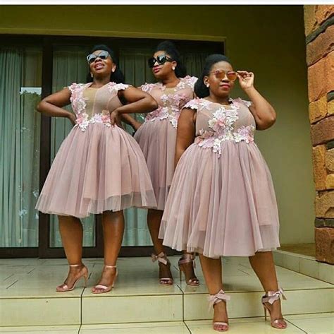 Pin Auf On Point Bridesmaids Afrikanisches Hochzeitskleid