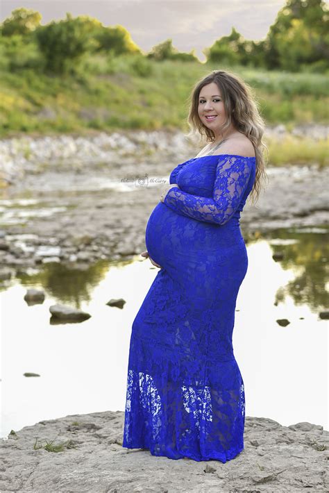 Stunning Maternity Dress For Unforgettable Photoshoot