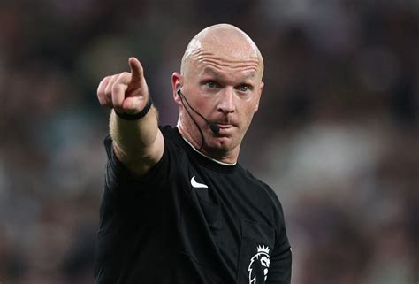 Kontroversi Wasit Simon Pada Laga City Vs Tottenham Deras