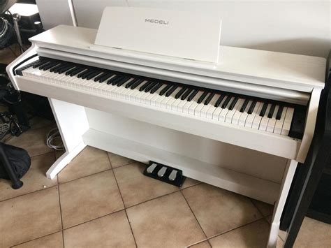 Digitální piano s kladívkovou mechanikou Medeli