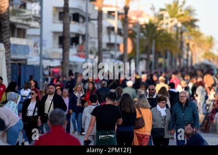 Vendrell Espa A Th De Abril De Una Multitud De Personas