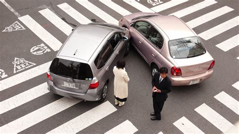 7 Smart Things to Do Immediately After An Accident | HuffPost