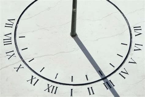 Cómo funciona un Reloj de Sol Origen e Inventor