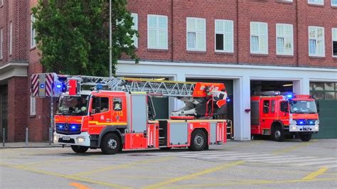 Bf Berliner Tor Elw C Hlf Dlk Berufsfeuerwehr Hamburg Im Einsatzfahrt