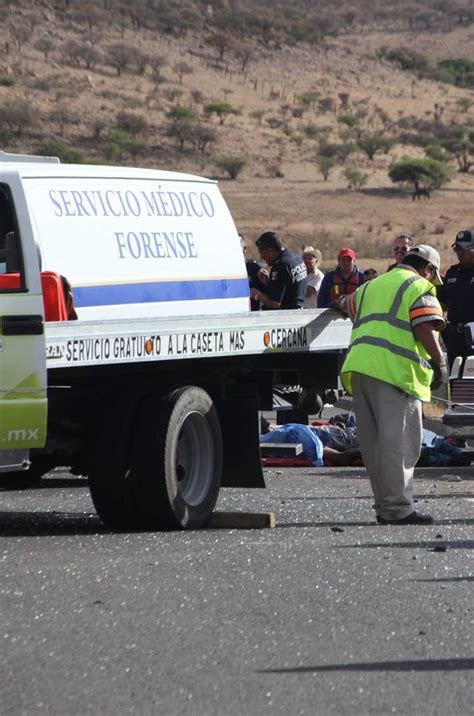 Sufre infarto y choca de frente contra tráiler