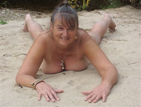 BBW Matures And Grannies At The Beach 507