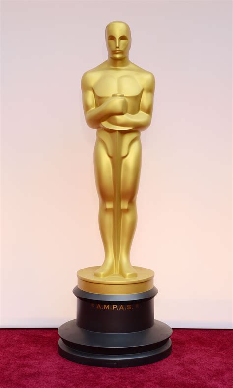 This Is How Much An Oscar Statue Is Actually Worth Statue Statue Of