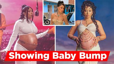 Pregnant Kali Uchis Showing Her Baby Bump On Jimmy Kimmel Live Youtube