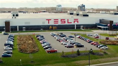 Non Si Vendono Abbastanza Auto Elettriche Tesla Licenzia Il Dei