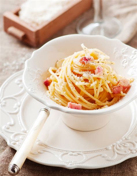 Spaghetti à la carbonara Thermomix pour 4 personnes Recettes Elle à Table