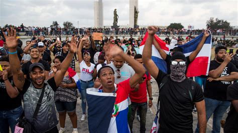 República Dominicana sexto día de protestas por la suspensión de las