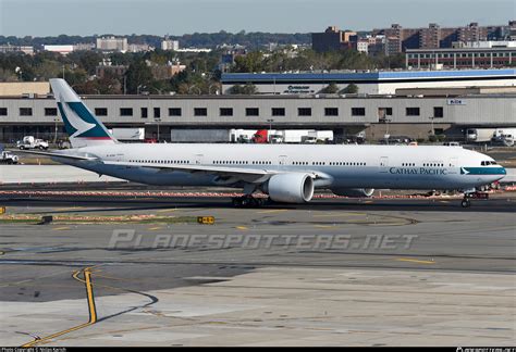 B KPH Cathay Pacific Boeing 777 367ER Photo By Niclas Karich ID