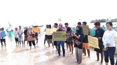 Nelayan Lombok Timur Unjuk Rasa Di Laut Sampaikan Tuntutan Di Hari