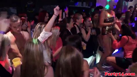 Free Hardcore Public Porn Videos XHamster