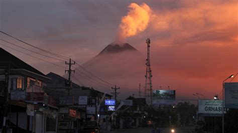 Indonesia's Mount Merapi erupts with bursts of lava, ash | CTV News