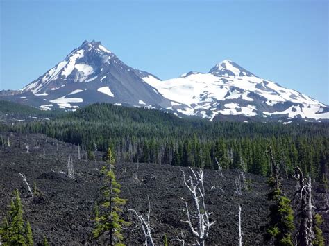 Three Sisters Oregon | Three Sisters - volcanic peaks in the Cascade ...