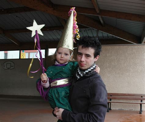 Cluses Lécole Sainte Bernadette fait son carnaval