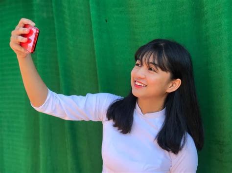 Bốn năm sau khoảnh khắc bị chụp lén gây bão hot girl 2002 lột xác khó nhận ra