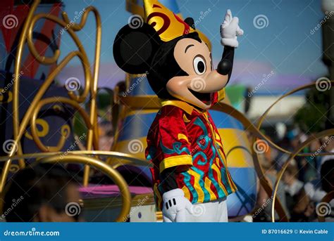 Mickey mouse in parade editorial stock image. Image of hundreds - 87016629