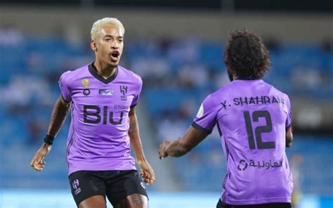 الهلال يواصل انتصاراته بثلاثية الوحدة في الدوري السعودي