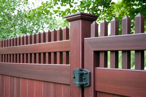 Mahogany Wood Grain Pvc Vinyl Privacy Fence From Illusions Fence