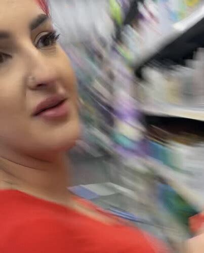 Latina Milf Looking So Thick While Showing That Vpl Spandex Leggings Yoga Pants Forum