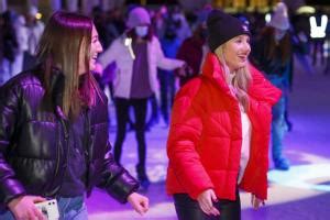 Outdoor ice skating comes to Westfield under huge Christmas tree ...