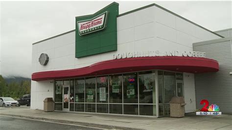 Bears Raid A Krispy Kreme Delivery Van And Feast On Doughnuts Youtube