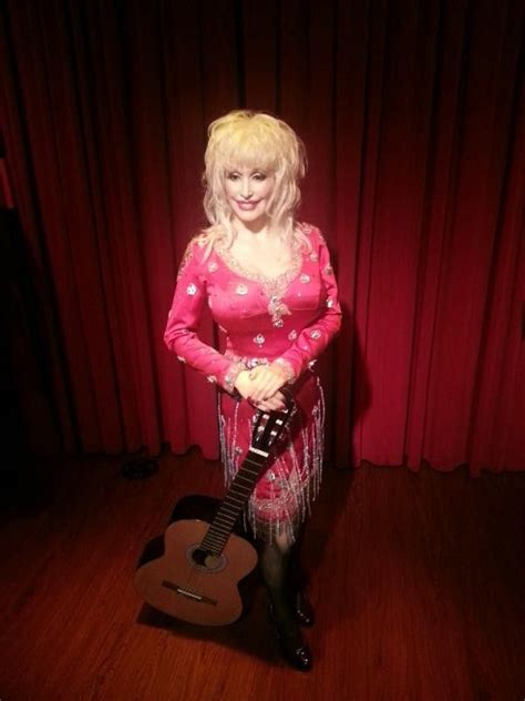 Dolly Parton Wax Figure Madame Tussauds Dolly Parton Waxwork