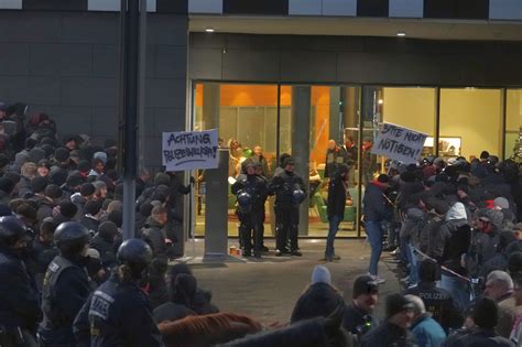 Konflikt Zwischen Vfb Ultras Und Polizei Stuttgart Wie Kommt Druck Vom