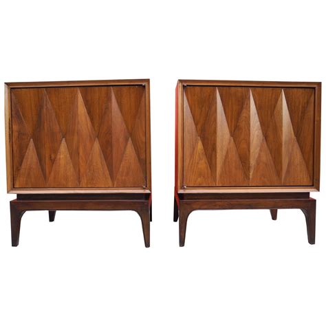 Pair Of Mid Century Walnut Bedside Tables At Stdibs