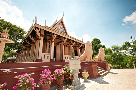 Wat Phnom - Most Sacred Temple in Cambodia - Indochina Tours