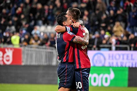 Cagliari Sassuolo Le Pagelle Dei Tifosi In Rete Pavo E Lapadula