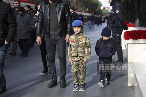 People Of Azerbaijan Pay Tribute To January Martyrs Photos Report Az