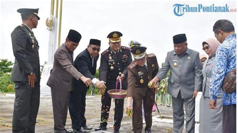 Momentum Hari Pahlawan Pemkab Mempawah Gelar Upacara Dan Ziarah Ke