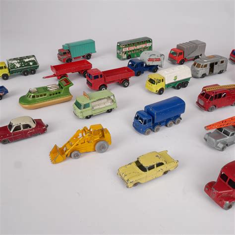 LESNEY Leksaksbilar och båt ca 29 st Matchbox Leksaker Leksaker