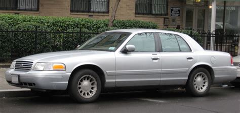 2004 Ford Crown Victoria Information And Photos Momentcar