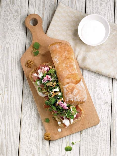 Ciabatta Met Rauwe Ham En Creamy Basisvinaigrette Delino Professional