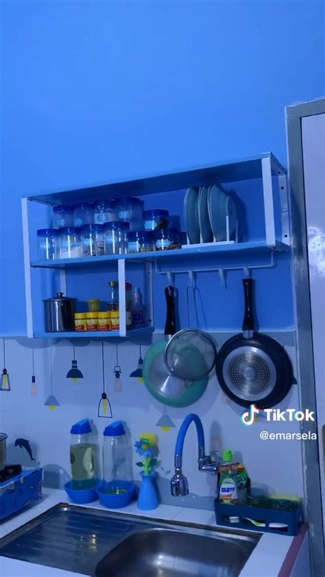 Potret Makeover Dapur Tanpa Kitchen Set Jadi Serba Biru Ini Bikin