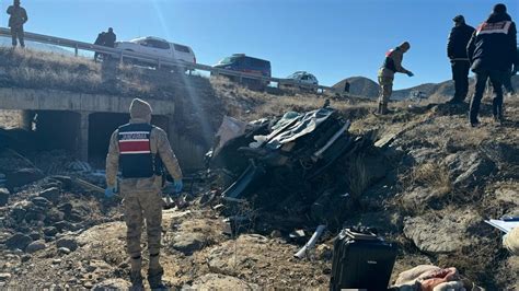 Erzurum un Oltu ilçesinde seyir halindeki araç şarampole devrildi 3